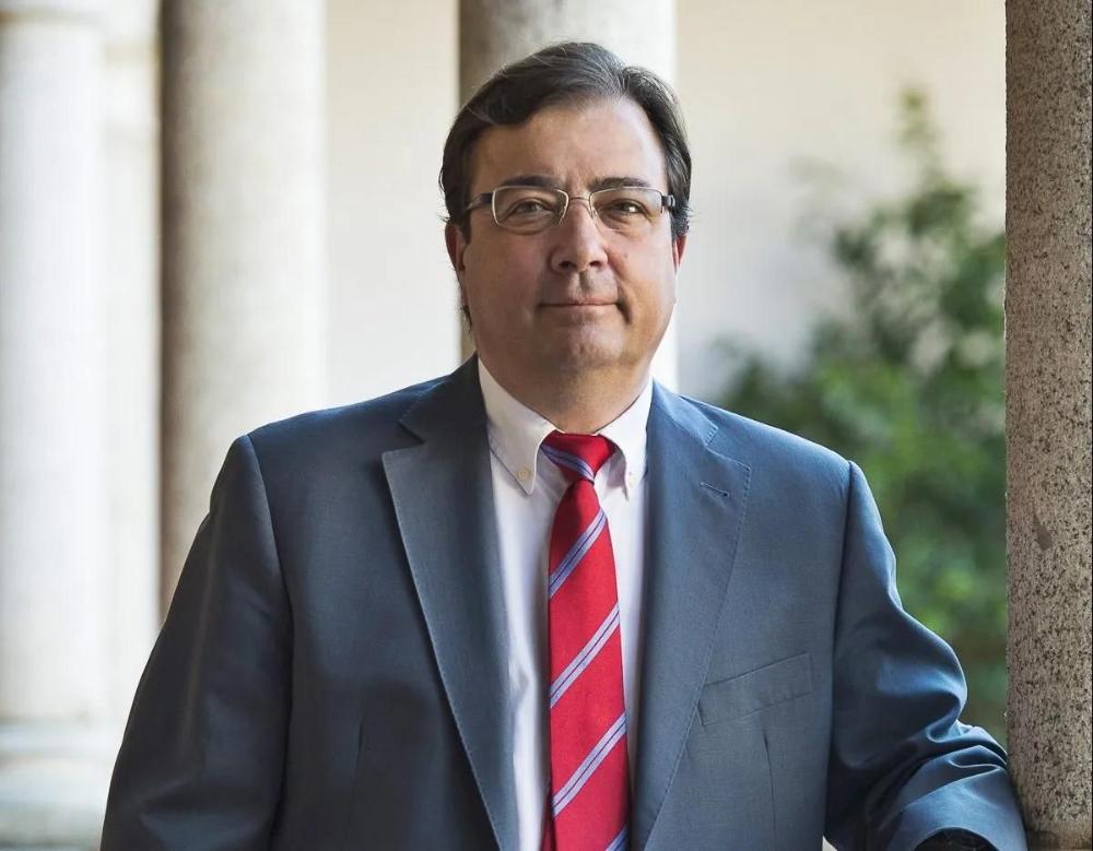 Imagen Desde el Ayuntamiento de Calzadilla lamentamos profundamente el fallecimiento de D. Guillermo Fernández Vara, expresidente de la Junta de Extremadura.